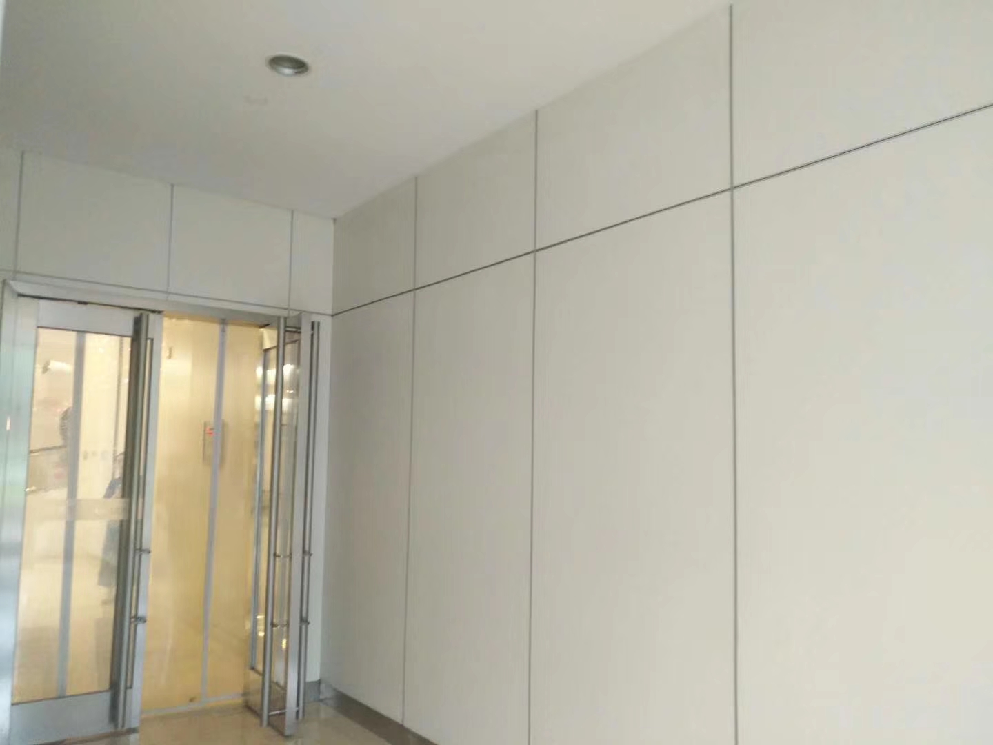 <a href='http://www.afwclinic.com' target='_blank'>泄爆墙</a>施工